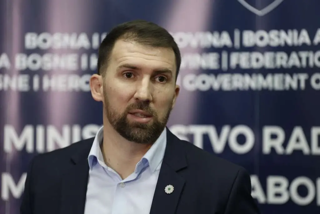 Adnan Delić, federalni ministar rada i socijalne politike/ Odsustvo za Bajram