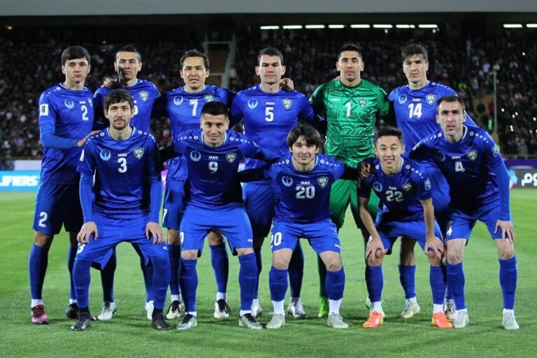Uzbekistan: Fudbaleri proslavljaju plasman na Svjetsko prvenstvo nakon remija protiv Ujedinjenih Arapskih Emirata.