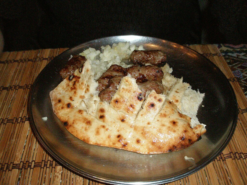 Koliko su ćevapi zaista zdravi? Istine o kalorijama, mastima i utjecaju na tvoje tijelo