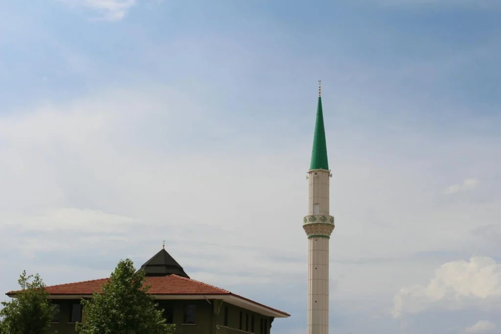 Kurban-bajram 2025: Vjernici u petak klanjaju bajram-namaz, centralna svečanost u Sarajevu