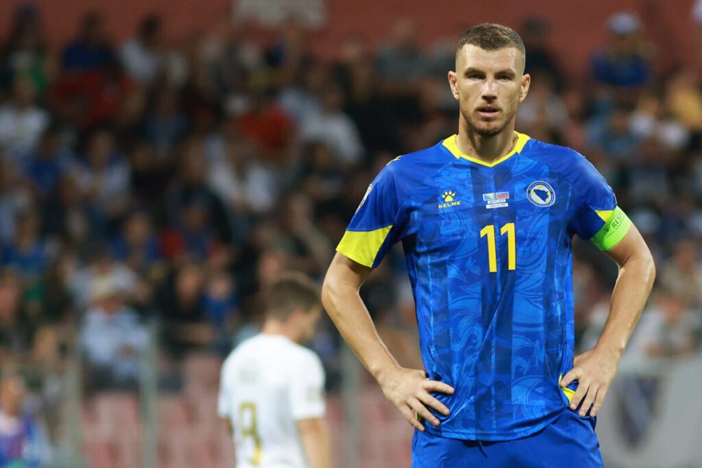 Edin Džeko i zvanično novi član Fiorentine: Kapiten Zmajeva nastavlja karijeru u Italiji/ Edin Džeko pred povratkom u Genou: Iskusni napadač stiže kao veliko pojačanje