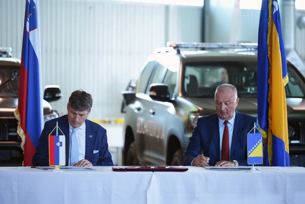 Slovenija donirala četiri vozila Oružanim snagama BiH