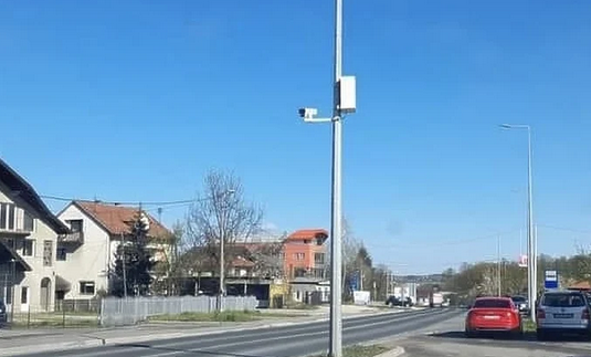 Kamere bilježe sve: Vozači u TK upozoreni na kazne zbog neregistrovanih vozila i starih stikera