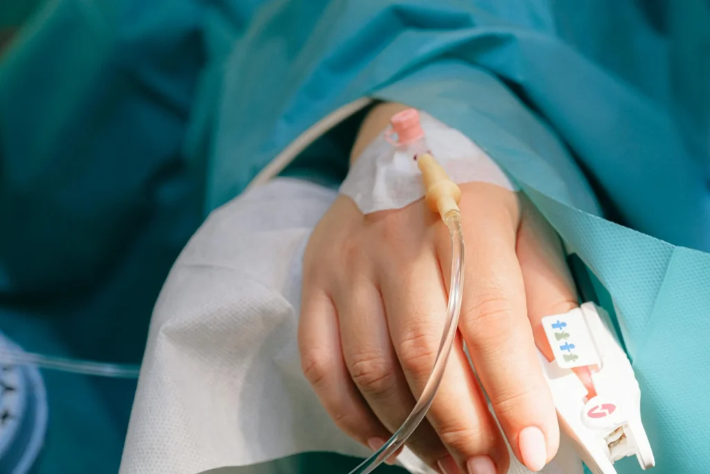 pexels-photo-3845126 Jedan od ključnih nalaza odnosi se na Listu lijekova Fonda solidarnosti, koja nije revidirana od 2019. godine, iako je u periodu od 2022. do 2024. zaprimljeno čak 67 zahtjeva za njenu izmjenu ili dopunu.