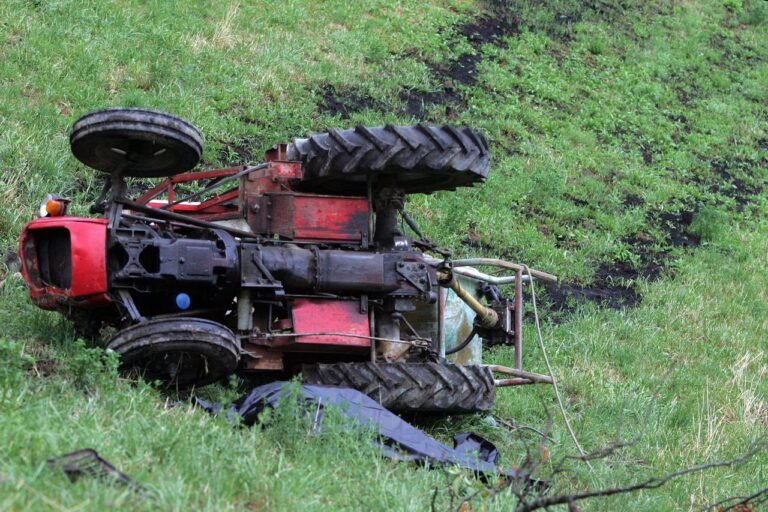 Muškarac poginuo u nesreći kod Tuzle: Traktor se prevrnuo na šumskom putu u Lipnici