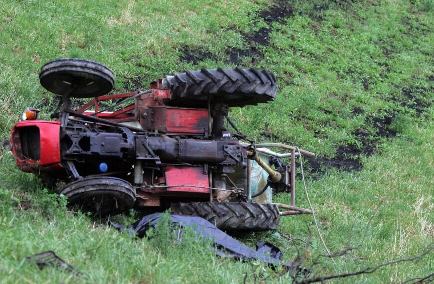 Muškarac poginuo u nesreći kod Tuzle: Traktor se prevrnuo na šumskom putu u Lipnici
