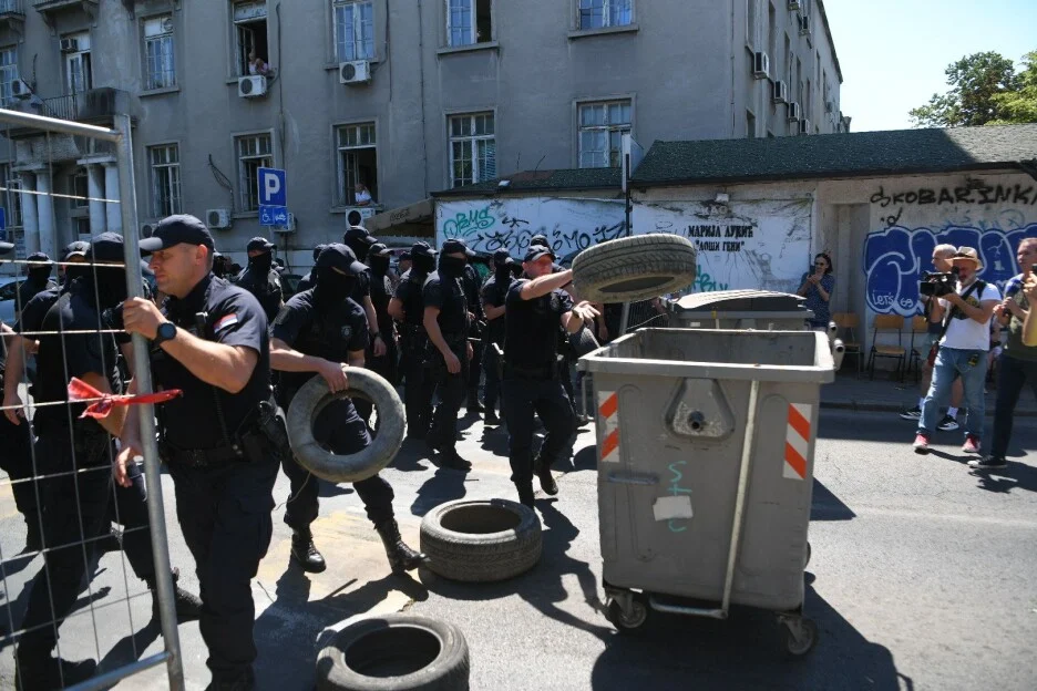 Nastavljene blokade u Srbiji: Studenti i građani ponovo na ulicama uprkos policijskoj intervenciji