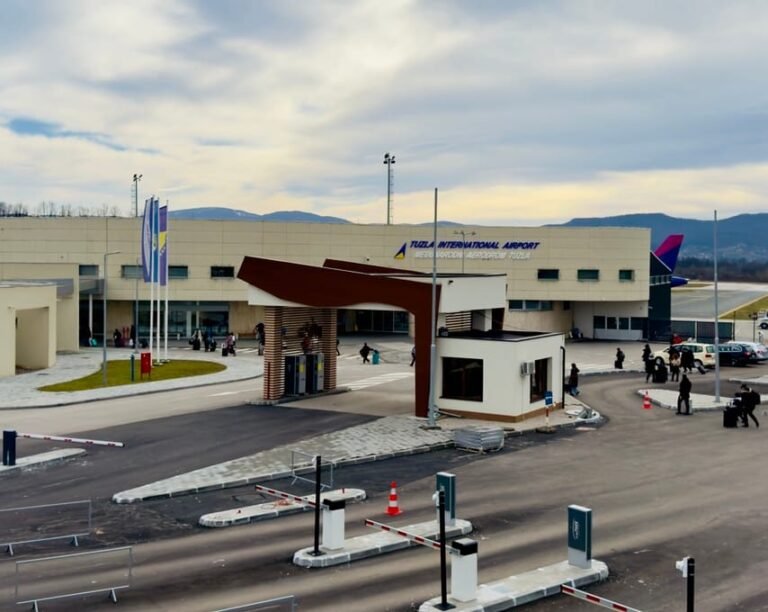 Wizz Air dobio subvenciju: Tuzlanski aerodrom dobija bazu i nove letove, među njima i linija za Beč od 15. juna/ Sarajevski aerodrom zarađuje milione, Tuzla tone u gubitke – evo šta stoji iza svega
