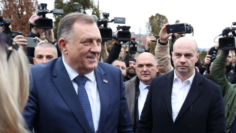 Sudska policija odbija odgovoriti da li je privodila Dodika prije saslušanja/ Potvrđena presuda: Milorad Dodik osuđen na godinu dana, Miloš Lukić oslobođen