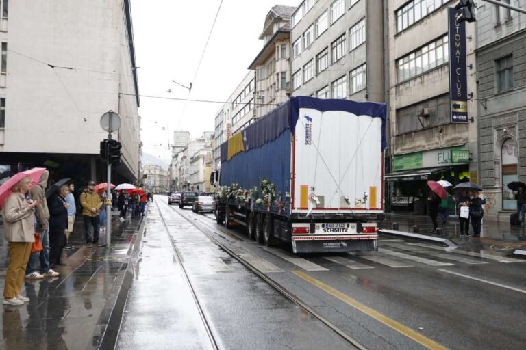 Iz Sarajeva ispraćena kolona s posmrtnim ostacima žrtava genocida u Srebrenici