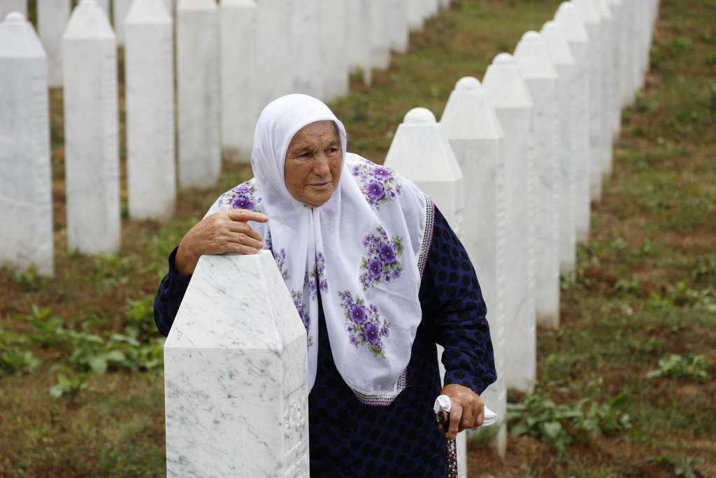Nezira Mehmedović i dalje traži snagu među nišanima svojih sinova