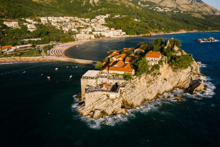 Magnet za frižider u Budvi košta 20 eura – turisti u šoku