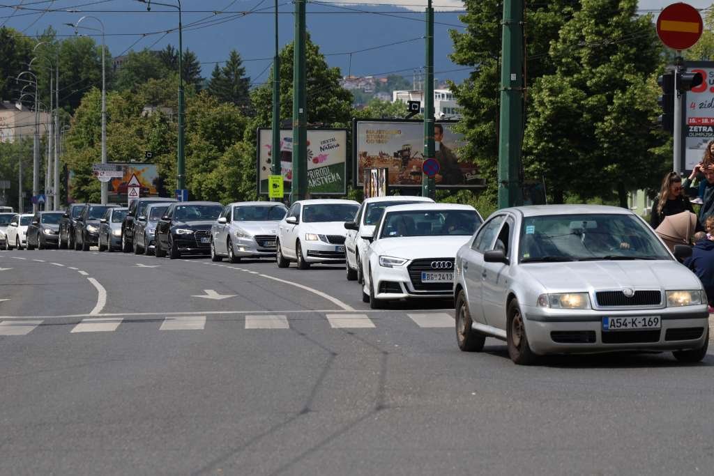 Pojačan intenzitet saobraćaja širom BiH i na graničnim prelazima tokom vikenda