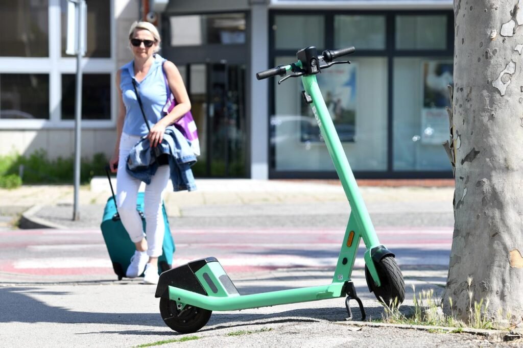 Električni romobili i dalje izvan zakona: Policija bez ovlasti za sankcionisanje prekršaja