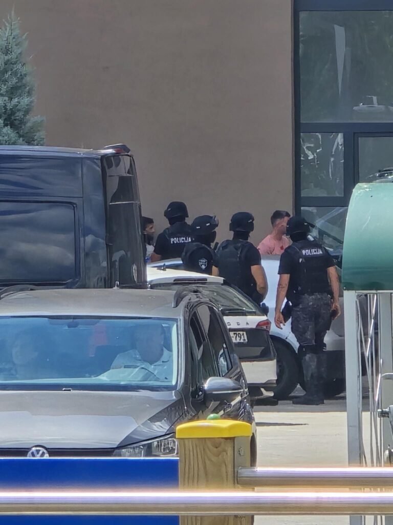 Akcija policije u Tuzli, privedeno nekoliko osoba