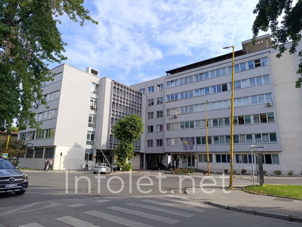 Pritvor/ pritvora/ Tužilaštvo TK: Broj prijedloga za pritvor skoro udvostručen, raste zabrinutost zbog kriminala/ Emir Selimović se izjasnio da nije kriv/ Kantonalni sud u Tuzli ukinuo pritvor Ahmedu Kastratiju/ Presuda za ubistvo na mah i nedozvoljeno držanje oružja/ Maloljetnici počinili seriju vandalskih djela u Tuzli: Tužilaštvo upozorava na odgovornost roditelja/ Osam osoba uhapšeno zbog trgovine ljudima: Među osumnjičenima i četiri policajca iz MUP-a TK/Predložen pritvor muškarcu iz Srebrenika zbog droge