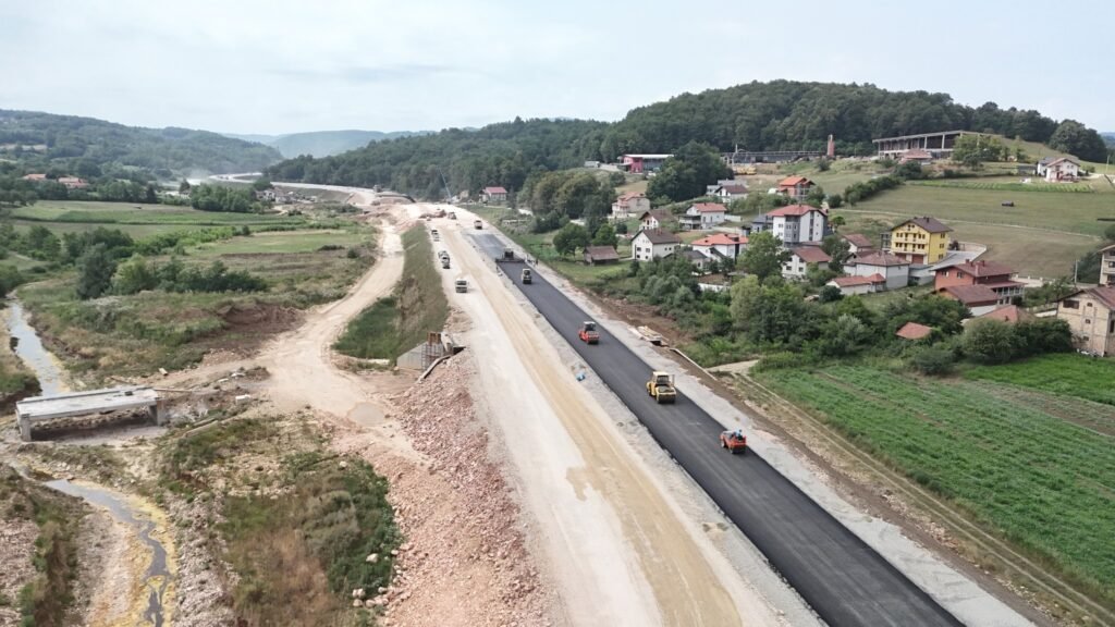 Pad dobiti Autocesta FBiH: U prvih šest mjeseci 2025. zaradili 24,6% manje nego lani/ TK dobio najmanji dio investicija u autoceste i brze ceste/ Pet miliona KM za sanaciju lokalnih i nekategorisanih cesta u TK