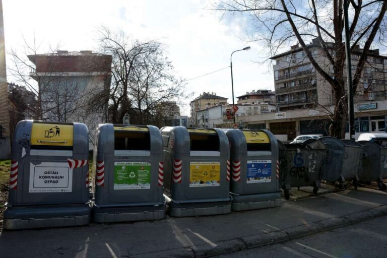 U Federaciji BiH u 2024. godini prikupljeno skoro 600 hiljada tona komunalnog otpada/ Komunalac Tuzla nastavlja odvoz otpada uprkos otežanim uslovima