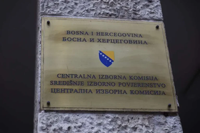 Novi predsjednik CIK-a BiH od 1. oktobra/CIK BiH dostavio Parlamentu inicijativu za izmjene Izbornog zakona/ Sutra počinje kampanja za prijevremene izbore za predsjednika RS