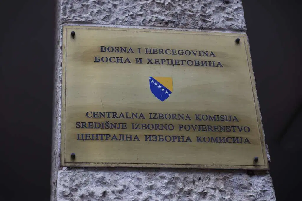 Novi predsjednik CIK-a BiH od 1. oktobra/CIK BiH dostavio Parlamentu inicijativu za izmjene Izbornog zakona/ Sutra počinje kampanja za prijevremene izbore za predsjednika RS