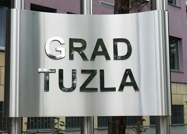 Grad Tuzla: Za sada nema potrebe za izmještanjem štićenika Doma penzionera u druge objekte/ Grad Tuzla raspisao konkurs za zapošljavanje državnih službenika/Građani Tuzle mogu dobiti do 6.000 KM: Iskoristite priliku i smanjite troškove grijanja