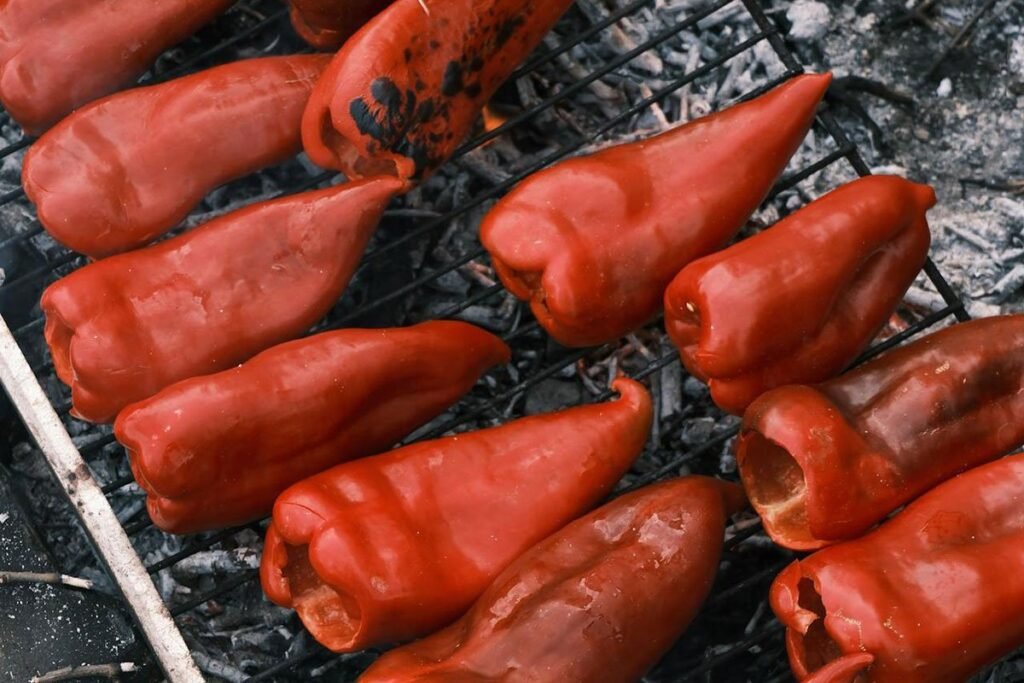 Trikovi za lako guljenje paprika: Kako sačuvati miris i ukus ajvara
