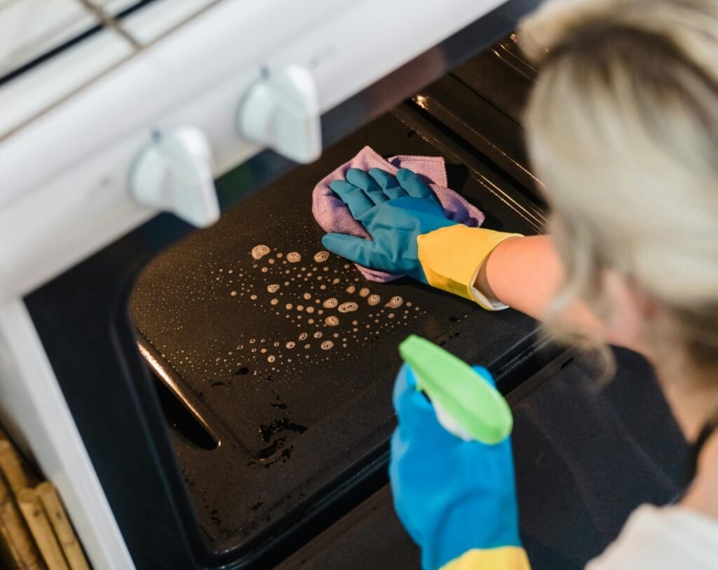 Brzo čišćenje rerne: Jednostavan trik s tabletom za sudove