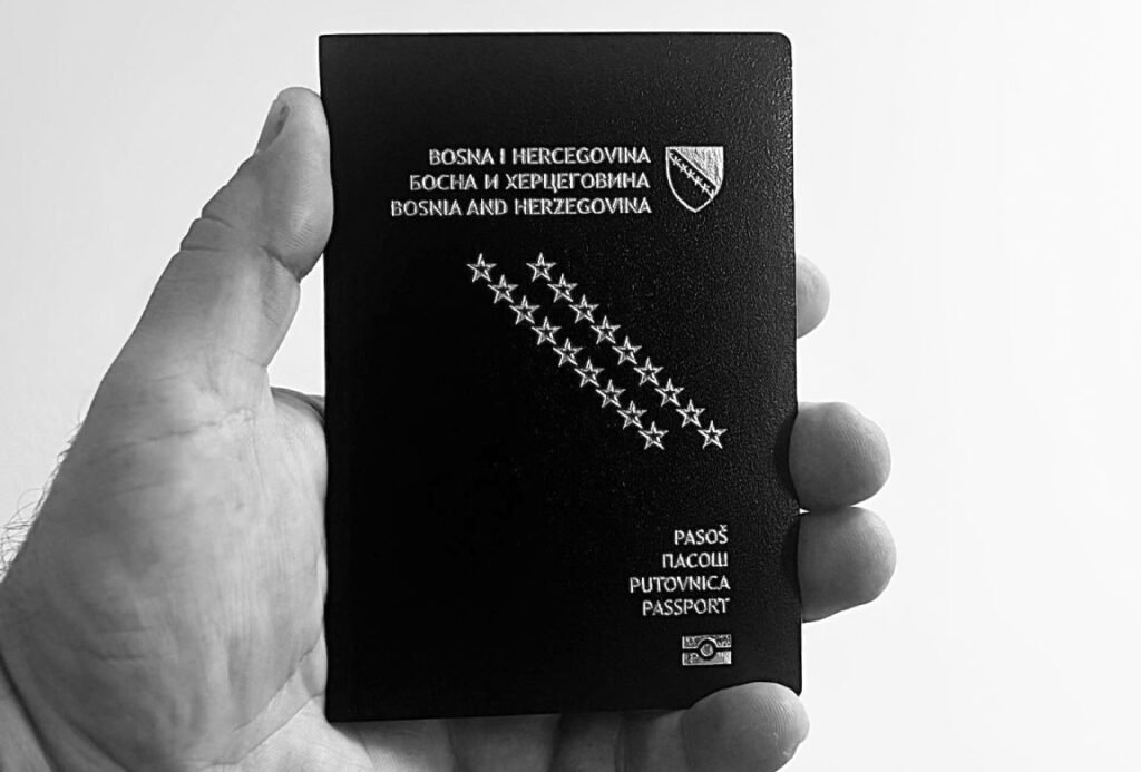 BiH-pasos-1152x1536 Bosanski pasoš jači nego ikad: BiH ušla među 50 najmoćnijih na svijetu