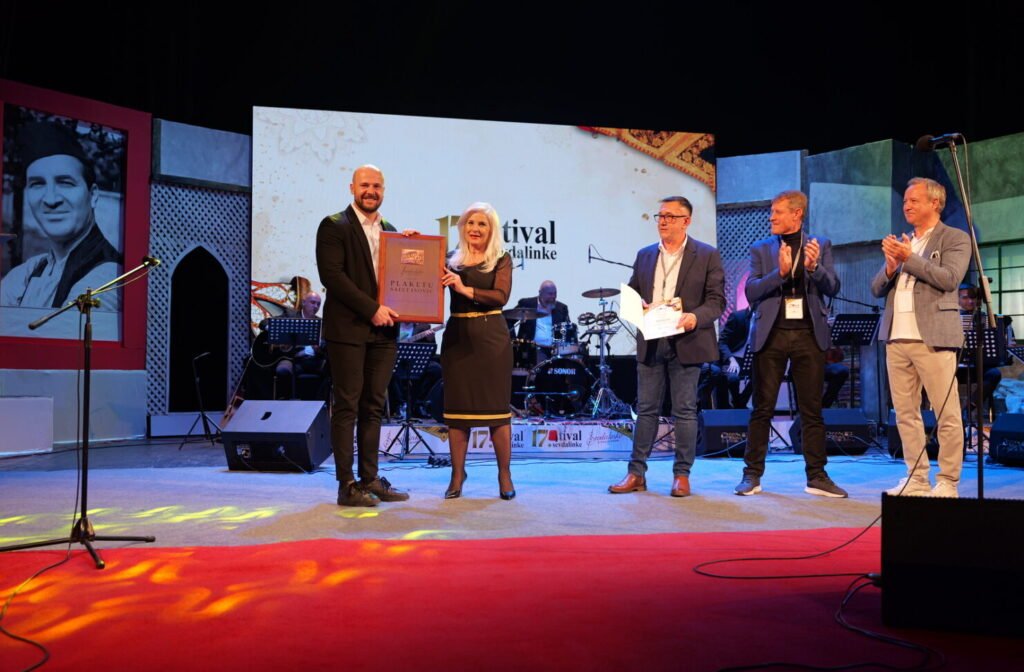 Azmir Halilović dobitnik plakete: Održana takmičarska večer Festivala “Sevdalinko u srcu te nosim”