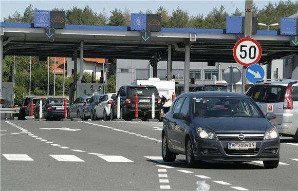 Šta smijete unijeti u EU iz BiH: Stroga pravila za hranu, alkohol, duhan i lijekove/ CBAM od januara: BiH izvoznici plaćaju CO₂ EU budžetu/ Duže kontrole na granici od 1. januara, uvodi se novi sistem ulaska u EU