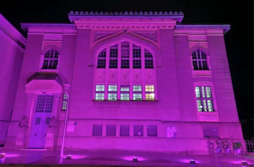 Ružičasta svjetla širom BiH najavila početak mjeseca borbe protiv raka dojke