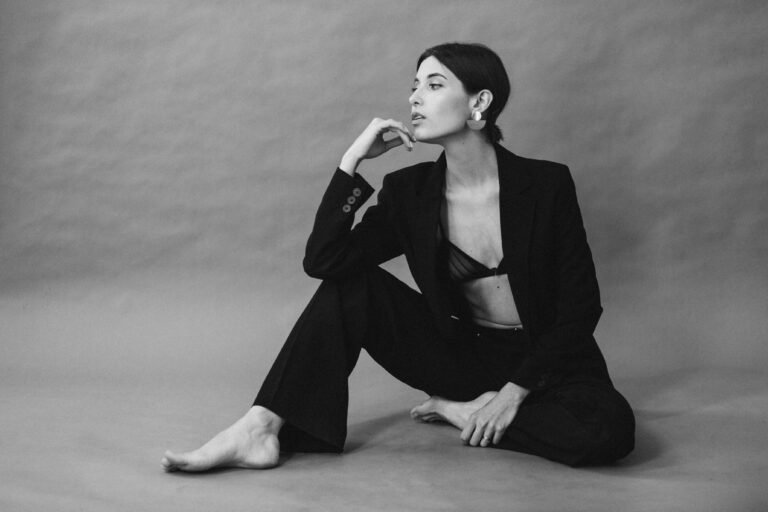 Crne pantalone ponovo hit jeseni: Pet boja koje donose svježinu i eleganciju