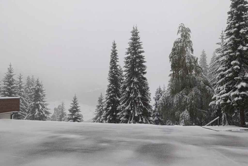 Prvi snijeg stigao na Jahorinu,/ Blaga zima u BiH, evo kakvo nas vrijeme očekuje za Novu godinu