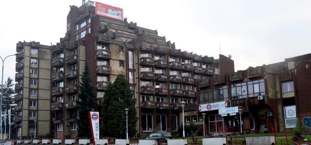 Porodice stradalih u požaru u Tuzli: “Ne tražimo osvetu, nego istinu, odgovornost i ljudskost”/ Tragedija raste: Još dvije žrtve požara u Tuzli