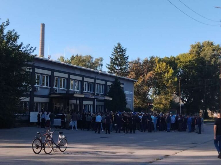 Trudnice i porodilje iz Koksare Lukavac: Ostavljene bez posla, zaštite i prihoda