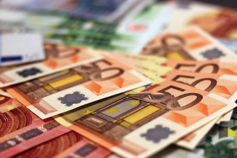 Uskoro stižu nove euro novčanice, hoće li stare prestati važiti?/ Štednja građana BiH i dalje u porastu/ Euro jača iznad 1,20 dolara: kakve posljedice ima za BiH