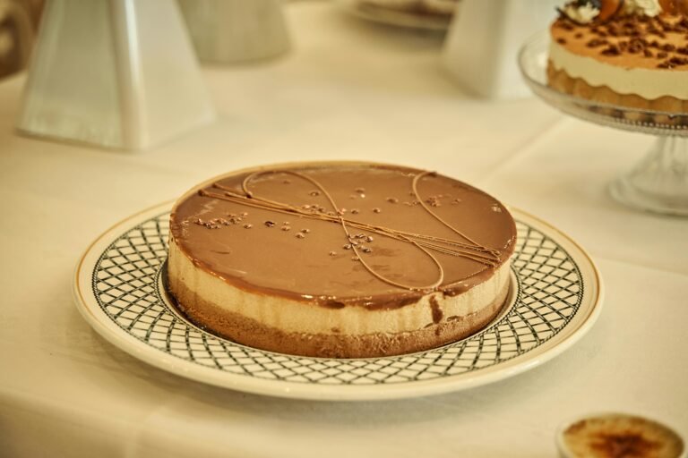 Brza torta sa mlevenim keksom: gotova za 15 minuta, kremasta i neodoljiva