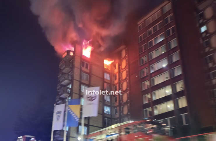 Velika evakuacija u Tuzli: više vatrogasnih jedinica i hitne službe na terenu zbog požara u Domu penzionera/ Danas dženaze žrtvama požara u Domu penzionera u Tuzli