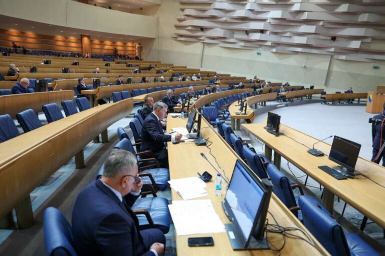 Ključni zakoni pred Parlamentom FBiH: fiskalizacija, zapošljavanje i stranci