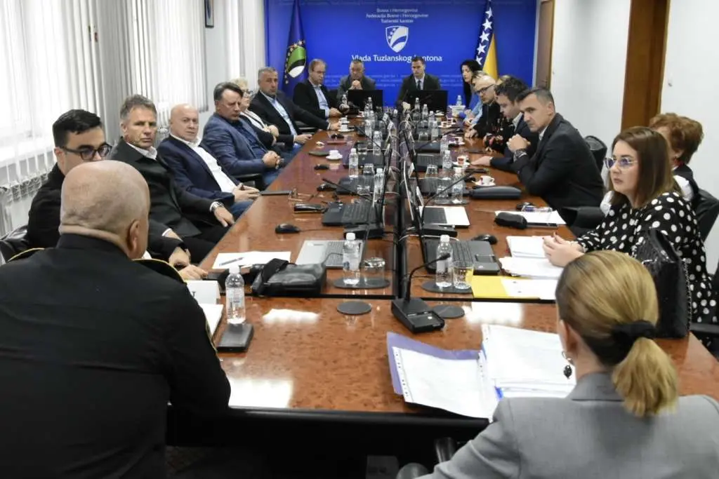 Vlada TK zatražila detaljan izvještaj o istrazi u slučaju zloupotrebe maloljetnica/ Kompanije iz TK dobile po 10.000 eura za zelenu i digitalnu transformaciju/ Vlada TK razmatrala informacije o iskorištavanju maloljetnih osoba/ Vlada TK dala saglasnost za nova zapošljavanja u kantonalnim institucijama