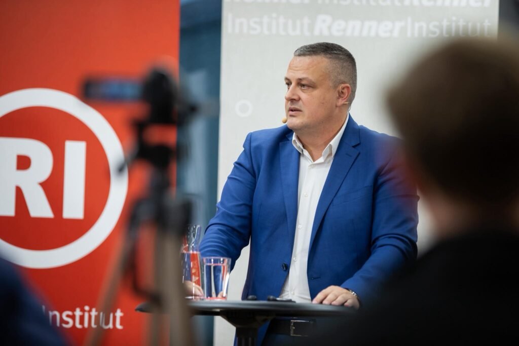 POSKOK oduzeo telefon federalnom dopremijeru Vojinu Mijatoviću