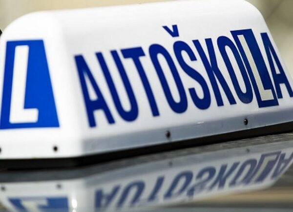 Traže se novi predavači i ispitivači za vozačke dozvole u TK/Sutra protestna vožnja u Tuzli: Autoškole izlaze na ulice zbog spornog softvera