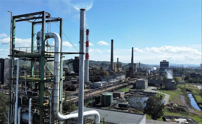 Radnici napustili pogone Koksare Lukavac, peći bez nadzora – sindikat upozorava na moguću ekološku katastrofu/TK najavljuje pomoć radnicima Koksare iz Lukavca