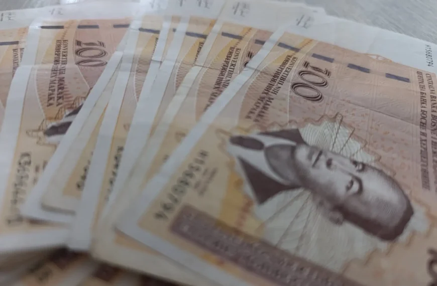 Značajno povećanje penzija za sve kategorije penzionera u FBiH/ Najavljeno povećanje minimalne plate u FBiH, poznato i za koliko/ Ukinut puni povrat plata za dugotrajna bolovanja u TK