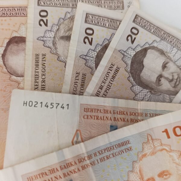 Dogovorene plaće za 2026: Utvrđena osnovica i bod za državne službenike u FBiH/ U ovoj godini penzije će porasti oko 17 posto, prva isplata za nekoliko dana/ Vladine subvencije poslodavcima vjerovatno se ne nastavljaju u 2026. godini/ Danas počinje isplata penzija u Federaciji BiH/ Penzije u FBiH porasle: Najniža, prosječna i najviša primanja veća nego godinu ranije/ Penzije u Federaciji BiH rastu od februara 2026. godine: Najavljeno povećanje veće od 17 posto/ Penzije u FBiH ove sedmice uvećane za 11,2 posto