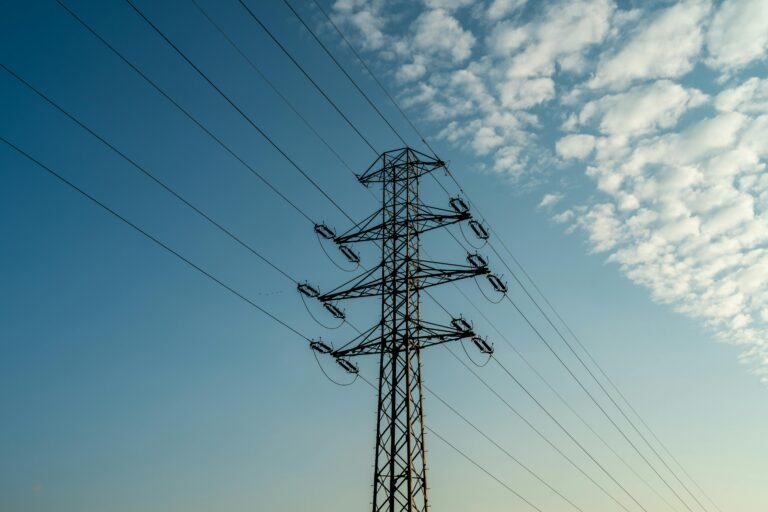 Sutra bez struje više naselja širom TK/ U naredna dva dana nekoliko općina i gradova u TK bez struje/ Od 1. januara poskupljuje struja: Domaćinstvima računi veći za oko 10 posto/ Plan EPBiH najavljuje rast cijena struje i mrežarine/ FERK utvrdio zamjensku cijenu električne energije za februar 2026.