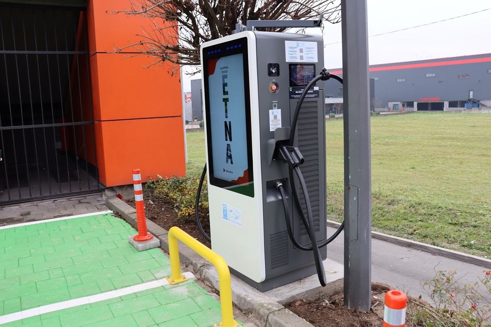 U Gračanici otvorena druga brza punionica za električna vozila