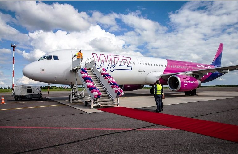 Wizz Air zvanično otvorio bazu u Tuzli i pokrenuo novu fazu razvoja aerodroma/ Wizz Air vratio bazni avion i ojačao ulogu Aerodroma Tuzla/Drugi avion Wizz Aira stiže u Tuzlu, šire se letovi