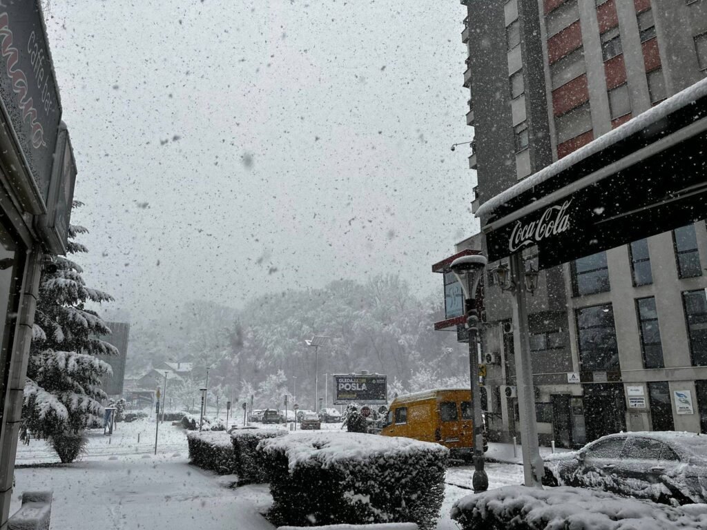 Snijeg i kvarovi i dalje stvaraju ozbiljne probleme širom Tuzlanskog kantona