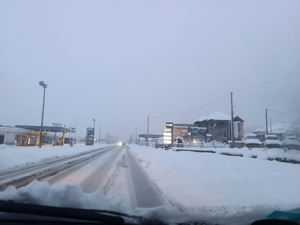 Snijeg i ledena kiša donose ozbiljne probleme širom BiH